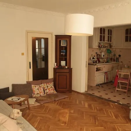 Elie's Hostel