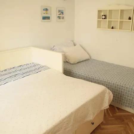 Hostel Elie's Warna
