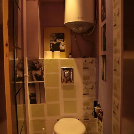 Хостел Elie's *