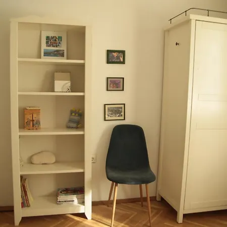 Elie's Hostel Warna